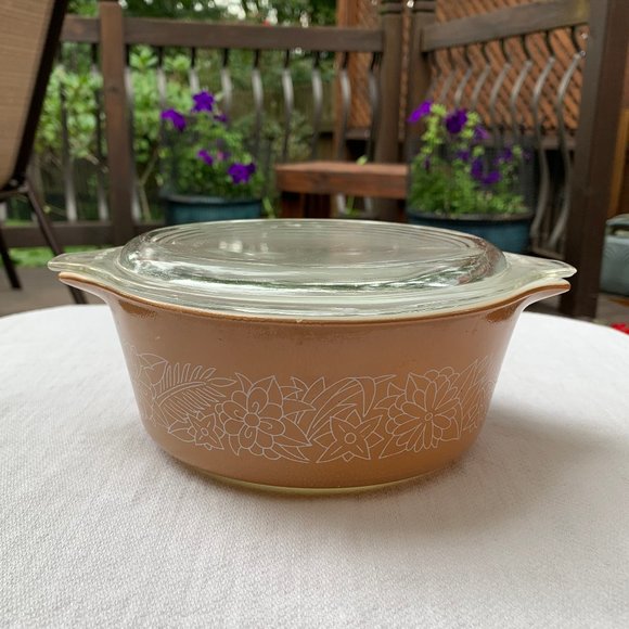 Vtg Pyrex Woodland Pattern (White on Light Brown) Casserole Dish #472-B - 1.5 Pt - Picture 1 of 15